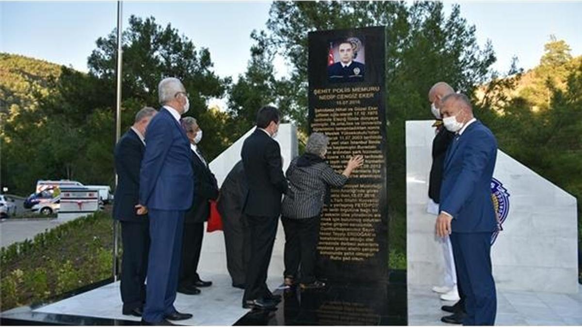Marmaris'te darbe gecesi şehit edilen polisin anıtı açıldı
