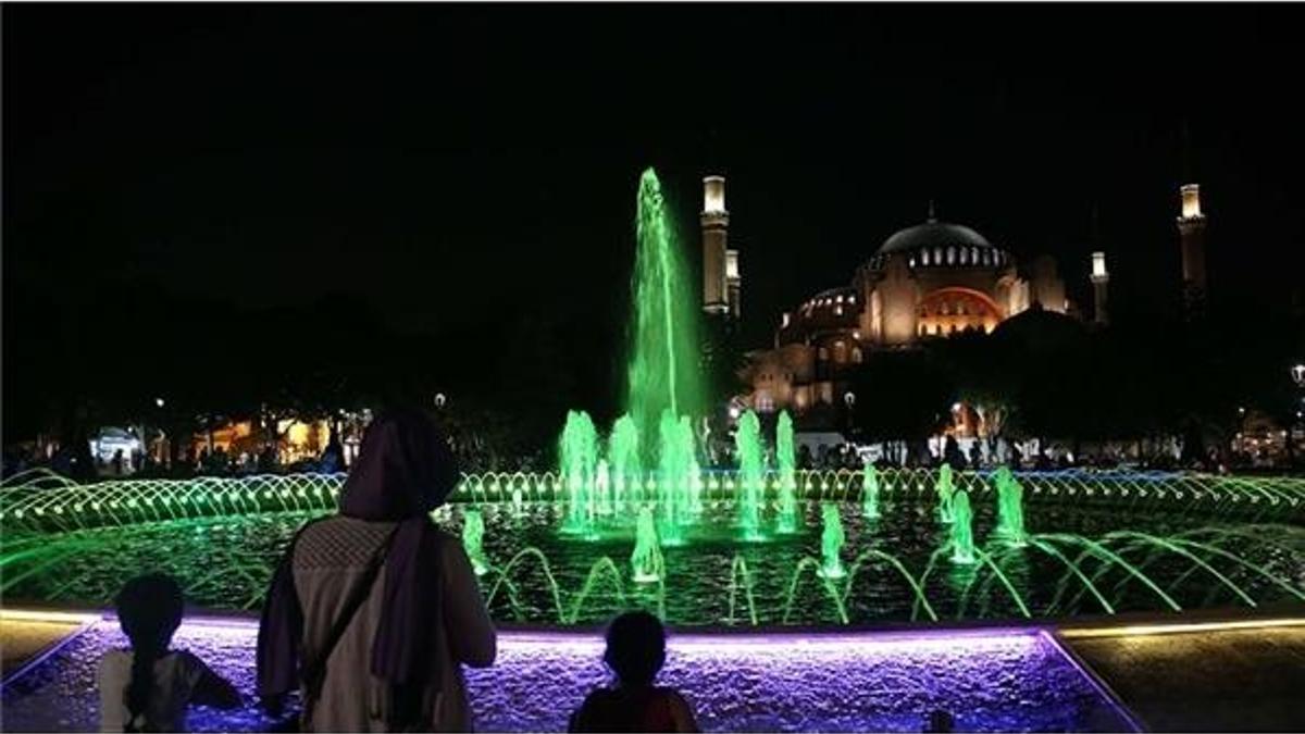 Tüm camilerde saat 00:13’te sela okundu