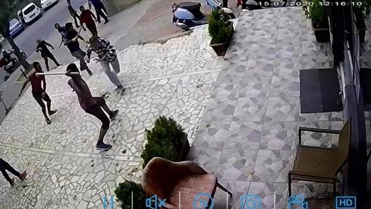 Kadıköy'de kağıt toplayıcıları bıçak ve sopalarla dehşet saçtı!