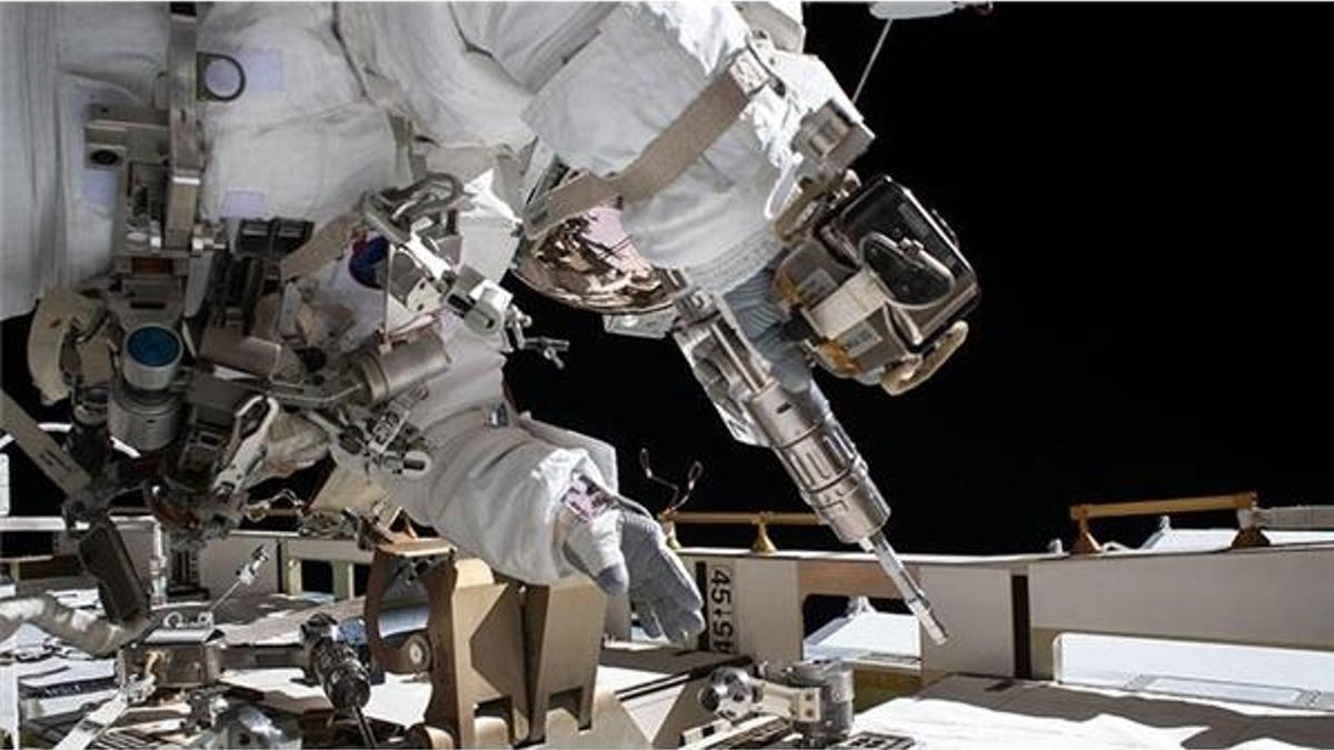 NASA astronotları uzay yürüyüşünde