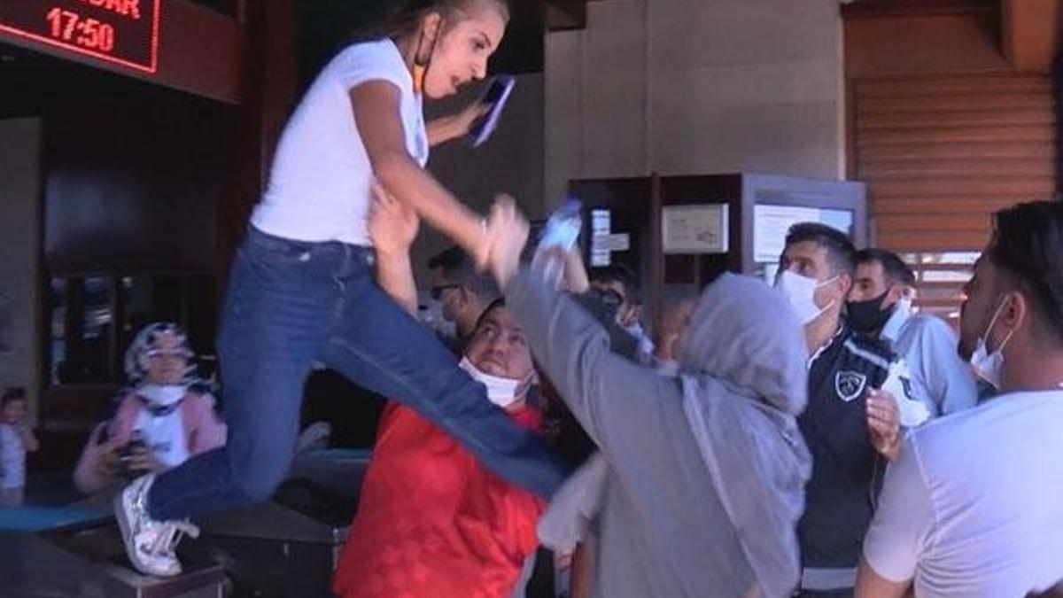 Gişede bekleyen kadına uçan tekme atmıştı! Başsavcılık harekete geçti...