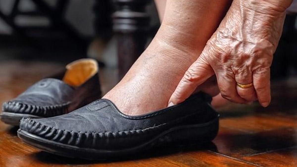 'Diyabetliler yeni ayakkabıyı 2 saatten fazla giymemeli'