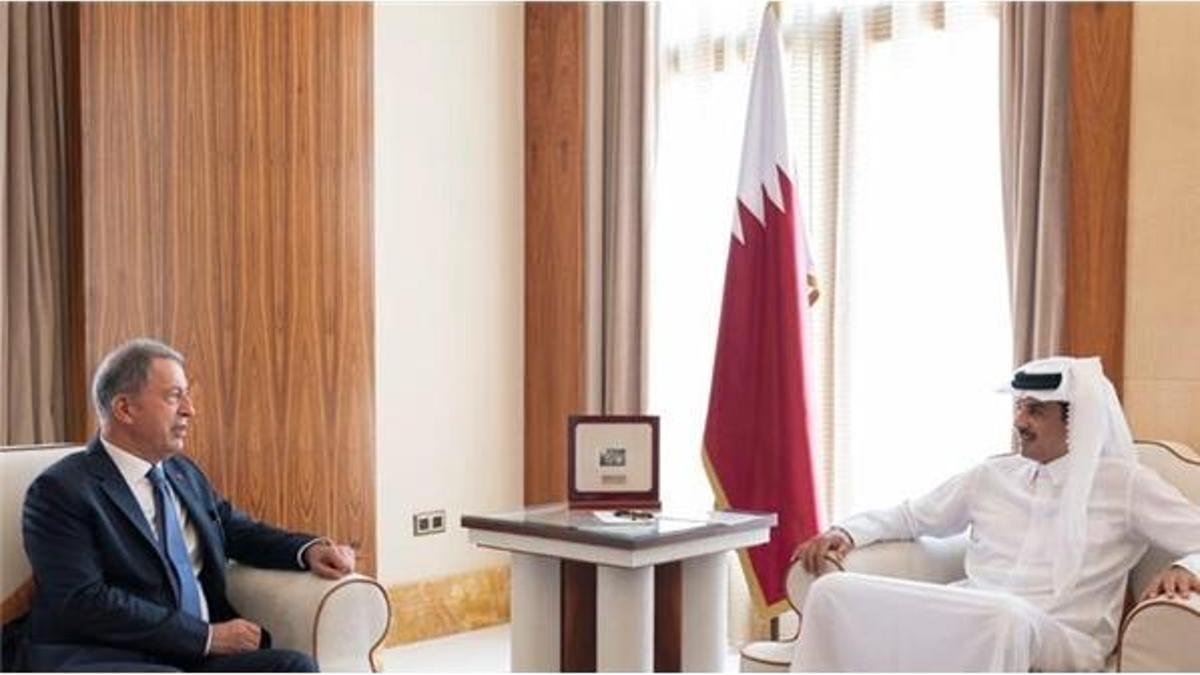 Bakan Akar Katar'da Al Thani ile görüştü