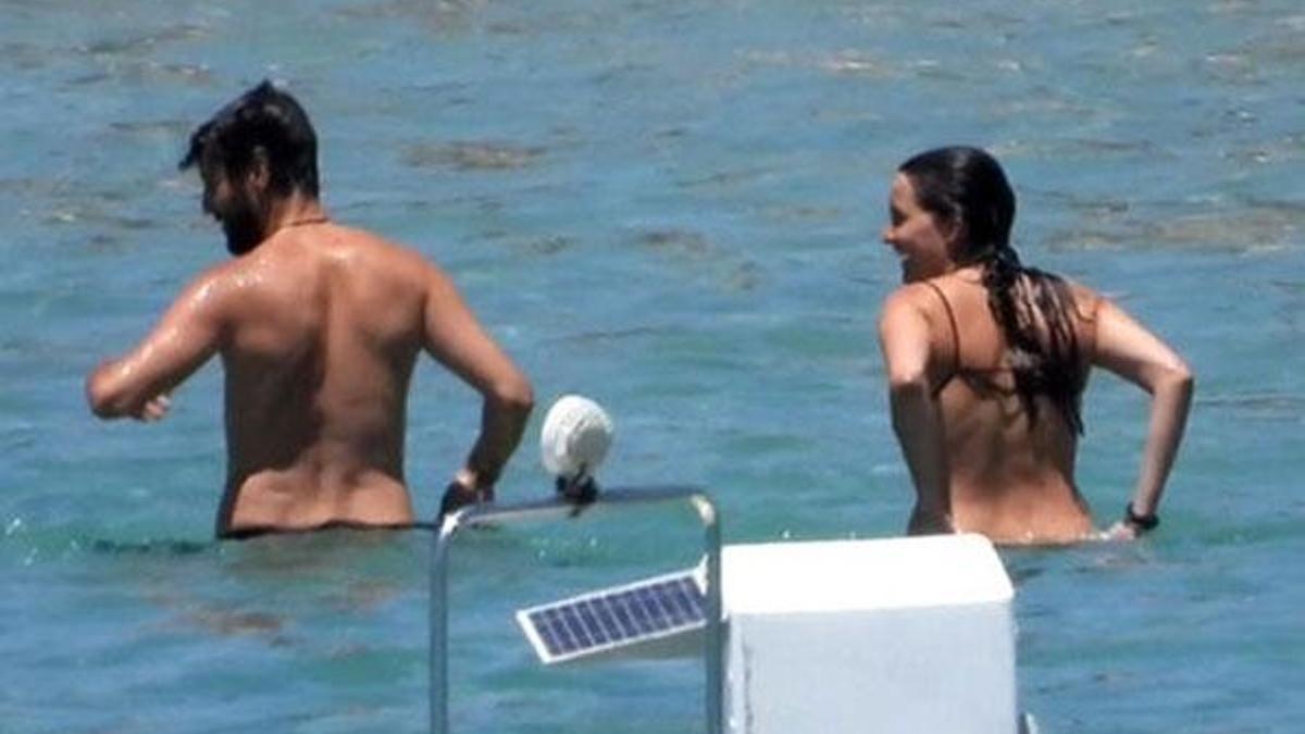 Serhat Teoman ile Leyla Feray baş başa yüzdü