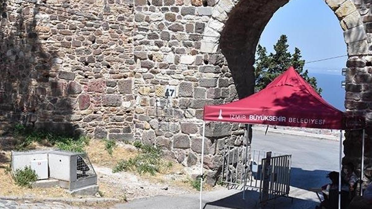 Kadifekale'nin surları yazı tahtasına döndü!