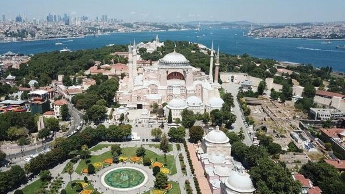 İstanbul Valisi Yerlikaya'dan Ayasofya açıklaması: Yarın 10.00'dan itibaren cemaat camiye girebilecek