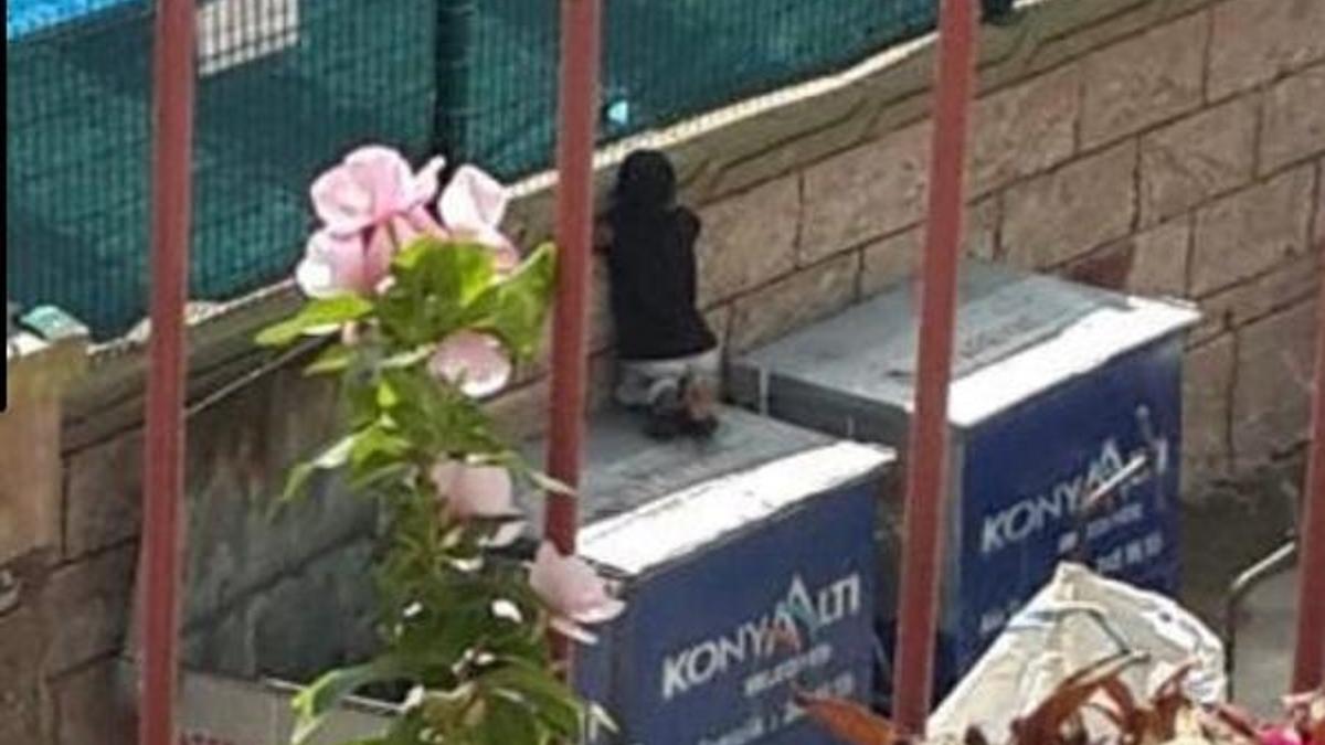 Çöp konteyneri üzerinden havuzdaki yaşıtlarını izliyordu... Hayali gerçek oldu
