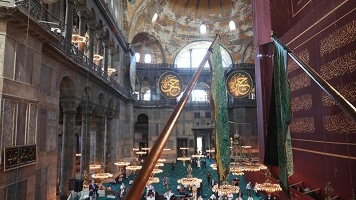 Ayasofya'ya yeşil sancaklar asıldı! Yeşil sancak ne anlama geliyor?