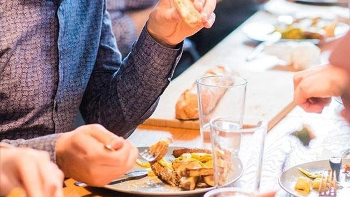 Bir öğün yenen ağır yemek bile kalbi zorlamaya yetiyor
