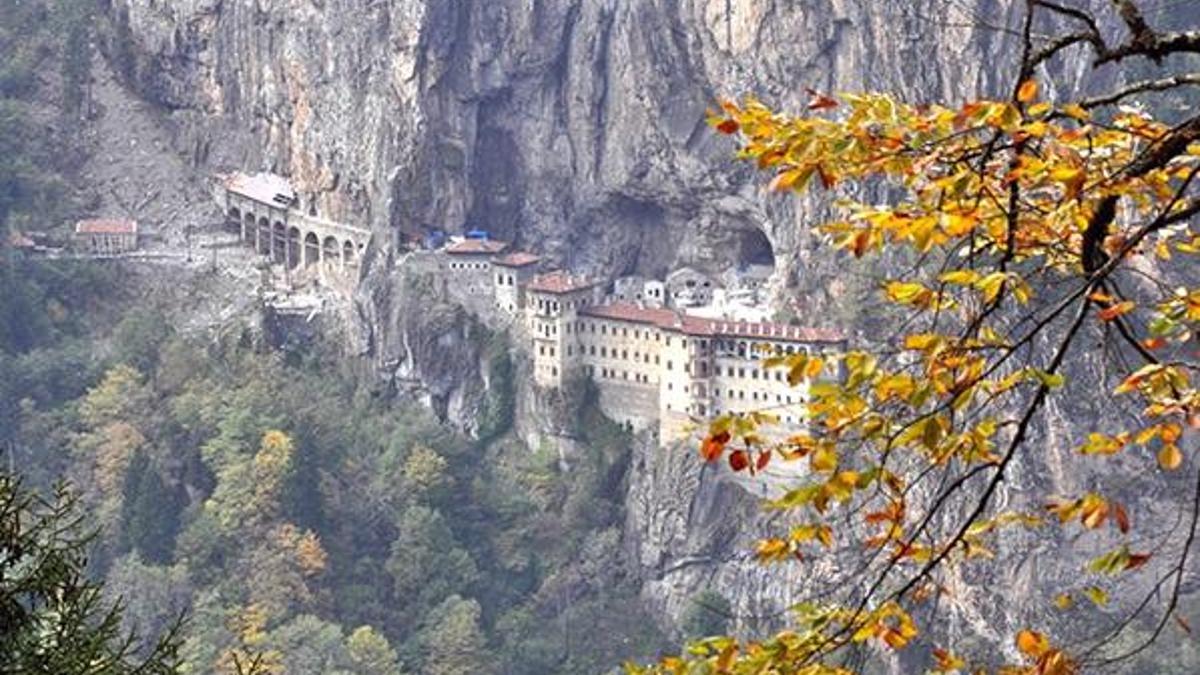 Sümela Manastırı, ziyaretçilerini ağırlamaya başladı