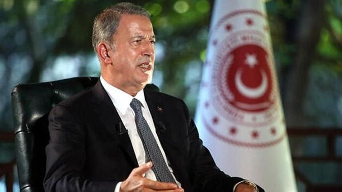 Bakan Akar'dan yabancı basına önemli mesajlar: Fransızlardan özür bekliyoruz