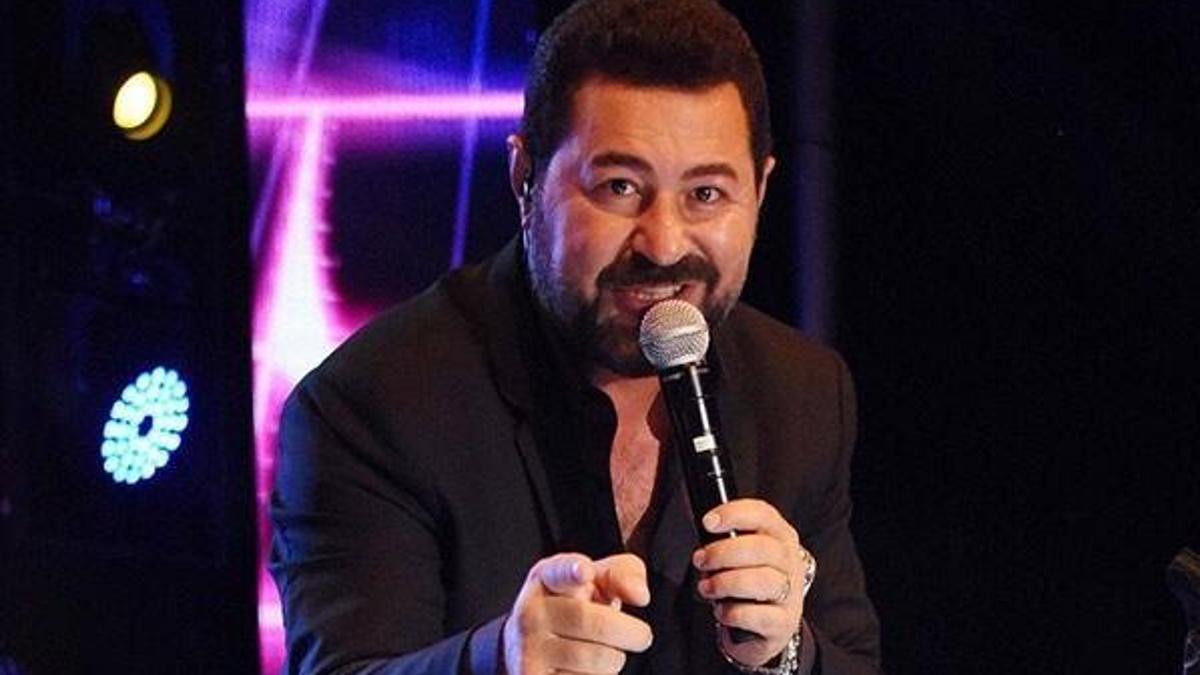 Serkan Kaya sahnede Orhan Gencebay'ı selamladı