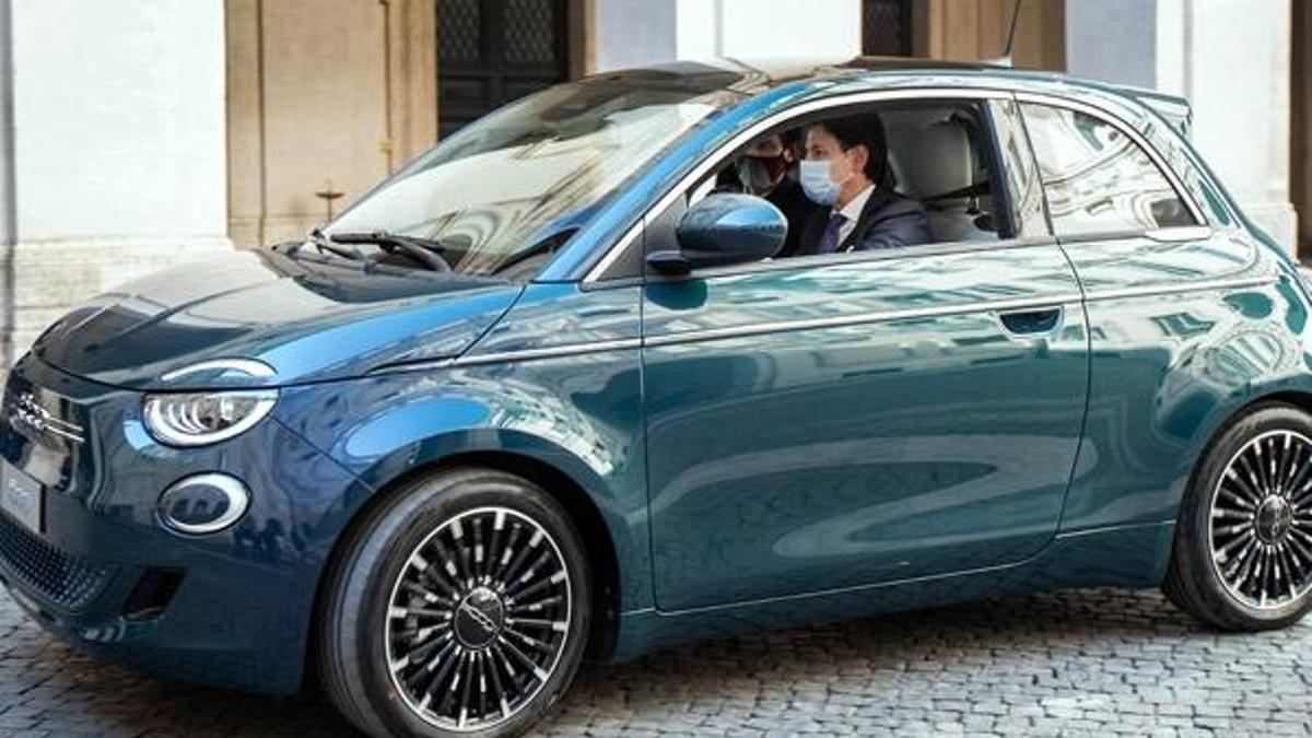 Tamamen yenilenen Fiat 500 görücüye çıktı
