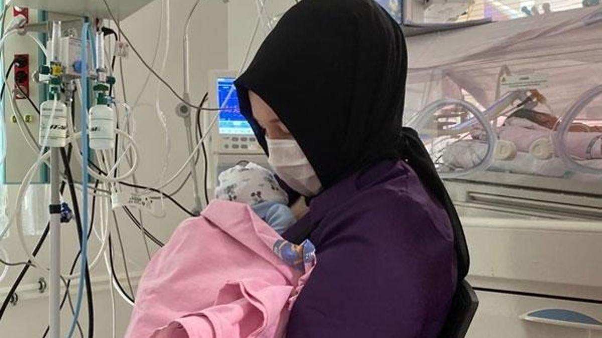 Dünyada bir ilk! Bebeğiyle buluştu