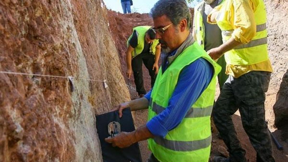 Hendek kazan deprem uzmanları fay hatlarının röntgenini çekiyor