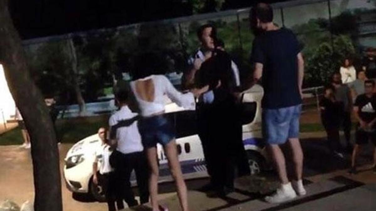 Açık giyindin tartışmasına hakim ayarı