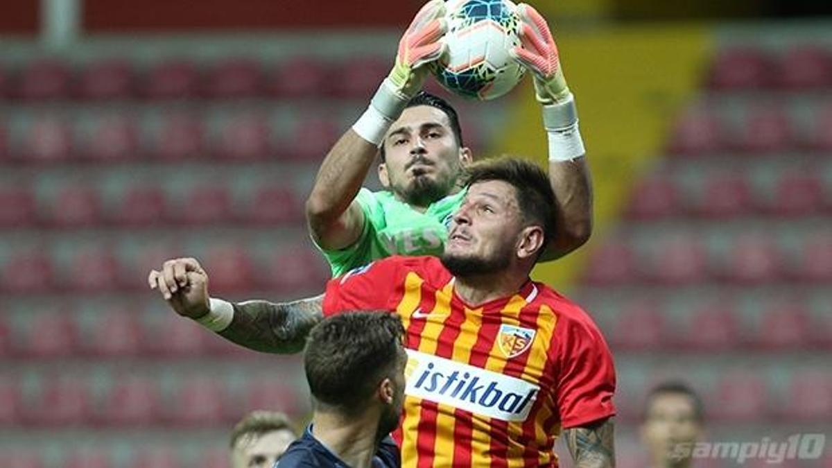 Trabzonspor genç oyuncusu için gelen 15 milyon euroluk teklifi reddetti!