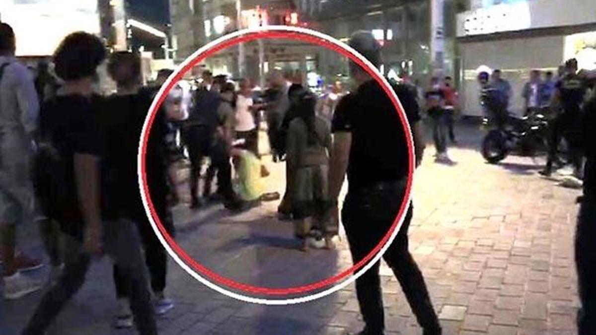 Taksim'de iki kadın birbirine girdi