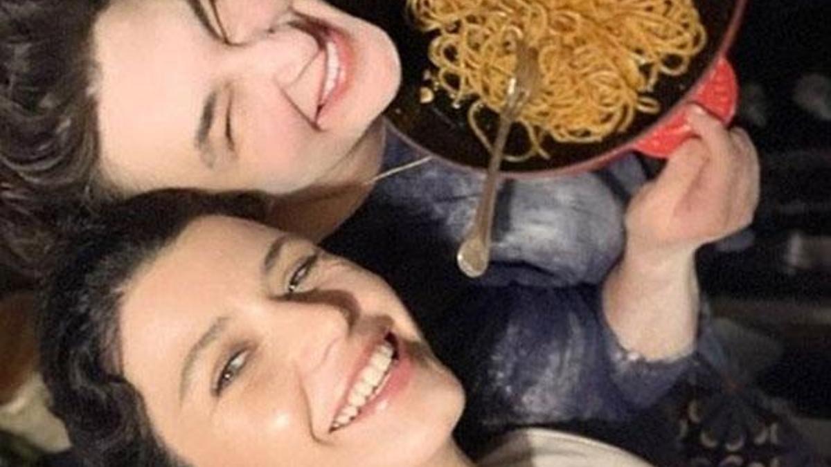 Esra Dermancıoğlu'ndan Beren Saat paylaşımı!