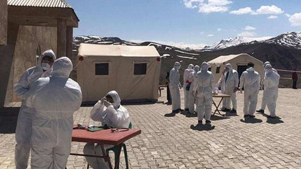 Van Valisi ve Belediye Başkanı vatandaşları Kovid-19 konusunda uyardı
