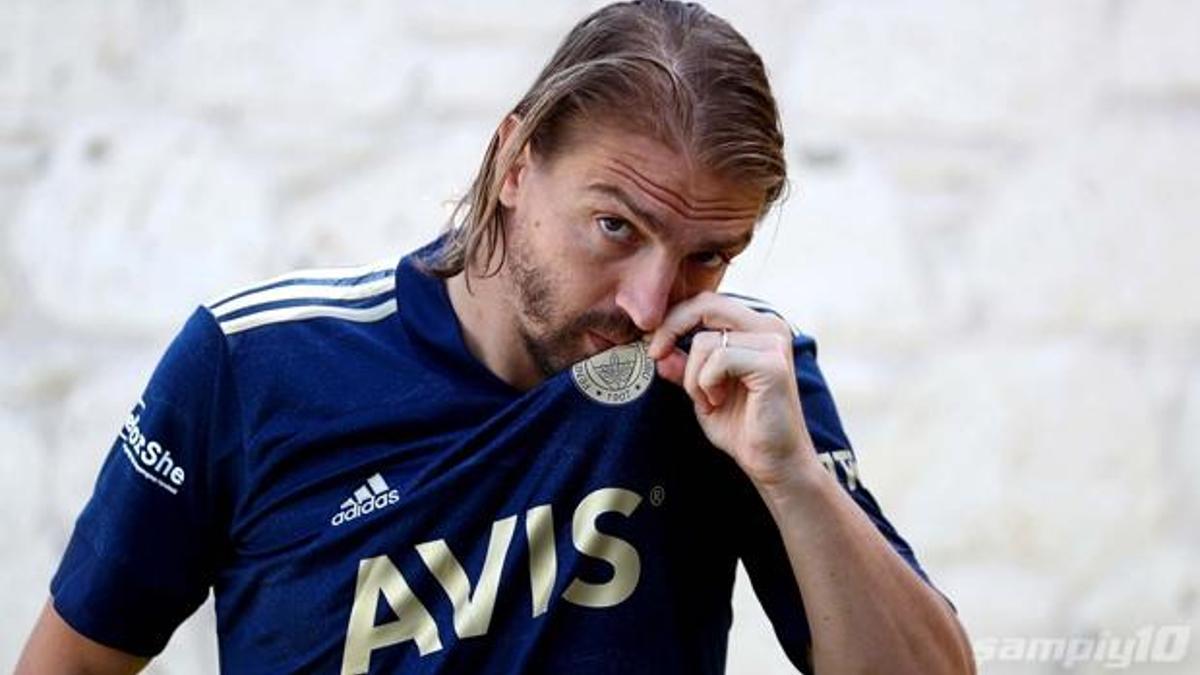Caner Erkin yeniden Fenerbahçe’de