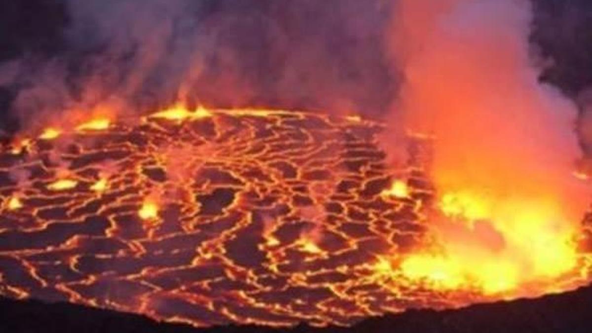 Endonezya'da Sinabung Yanardağı'nda patlama