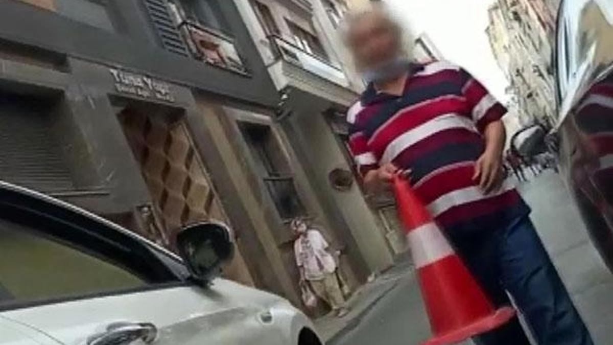 Boş sokak için 10 lira isteyen 2 değnekçi gözaltına alındı