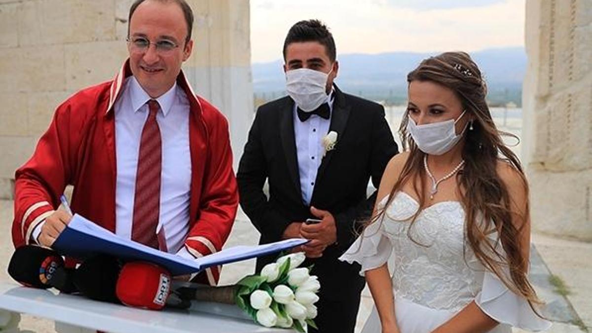 Arkeolog çift, Laodikya Antik Kenti'nde evlendi