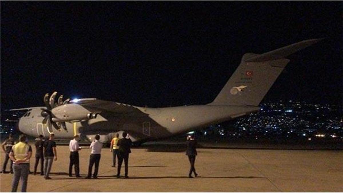 Türkiye'den Lübnan'a yardım eli! Beyrut'a indi