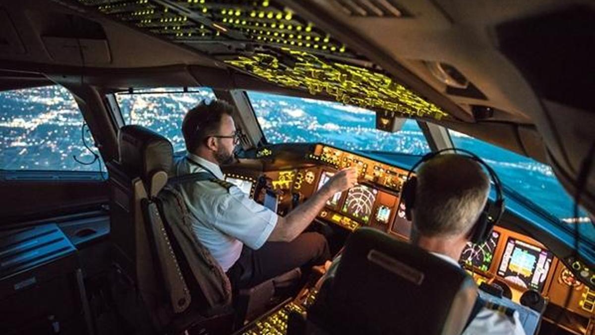Pilot nasıl olunur? Maaşları dudak uçuklatıyor!