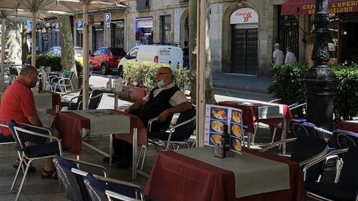 İspanya'da açık alanda sigara içme yasağı getirildi