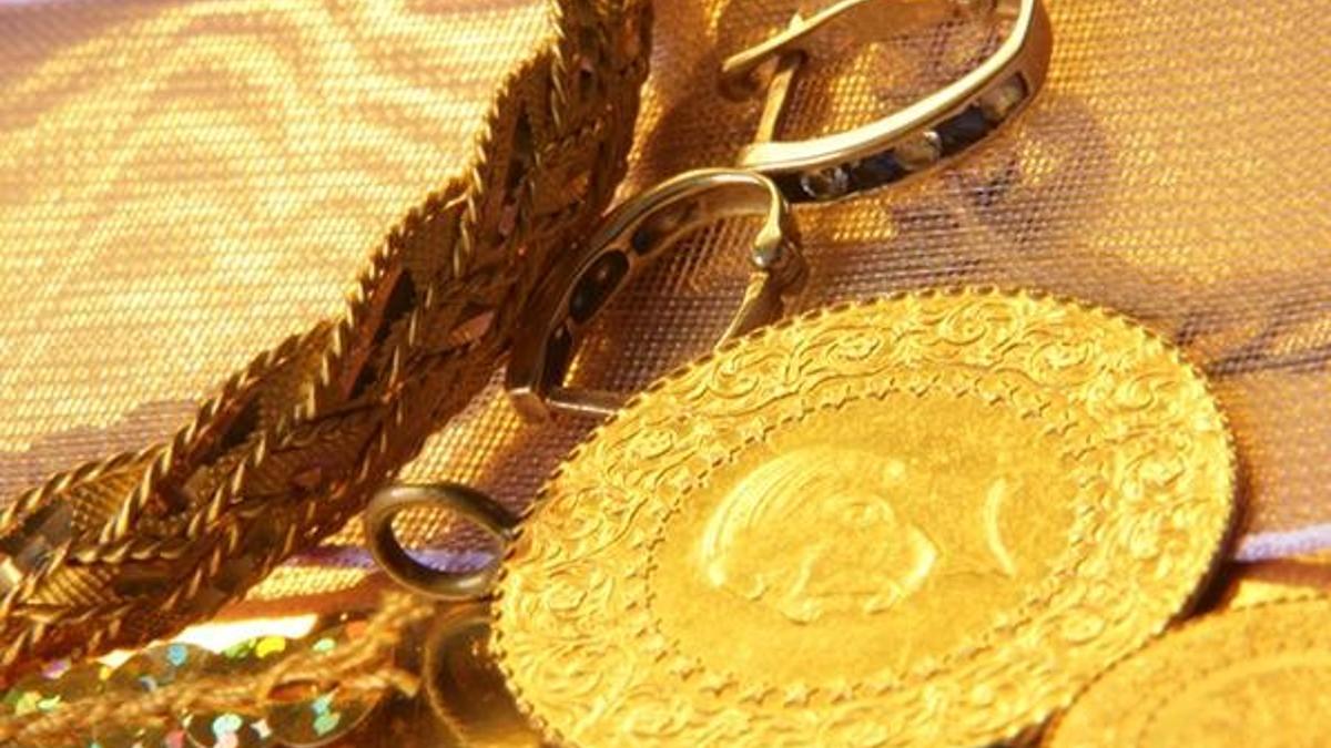 Altın fiyatları ne kadar oldu, düştü mü? Altında son durum, hafta sonu da merak ediliyor! Gram altın, çeyrek altın, yarım altın ve cumhuriyet ile ziynet altın ne kadar?