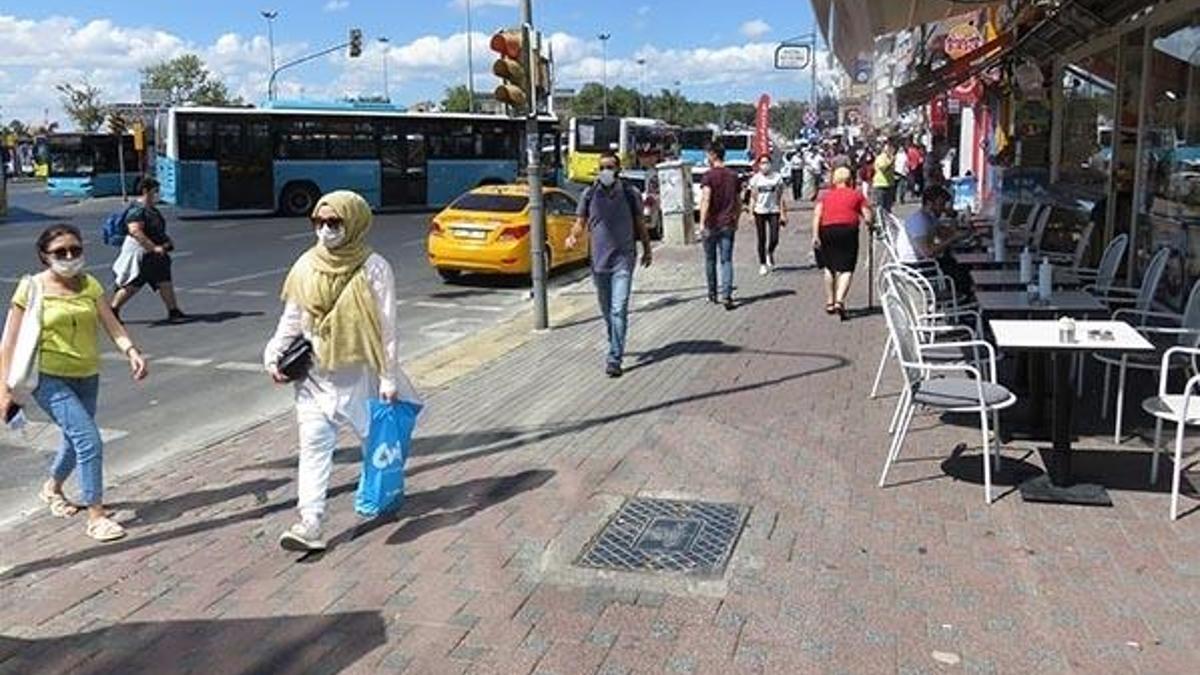 Kadıköy'ü lağım kokusu sardı, çevredekiler isyan etti