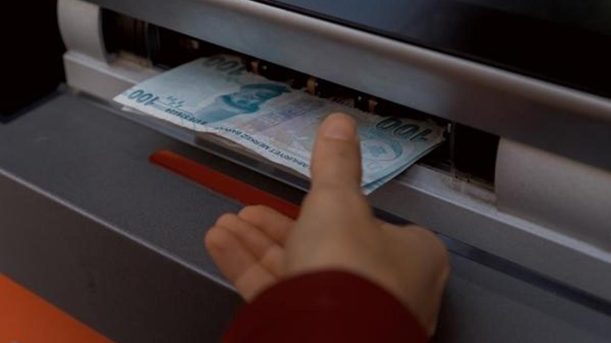Emekliye 2 bin 921 lira ve...