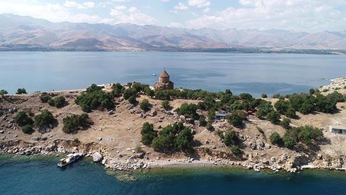 Van'daki Akdamar Kilisesi 8'inci ayine hazırlanıyor
