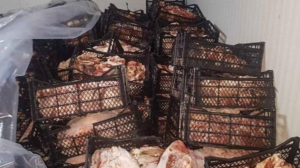 Vatandaşlardan toplanan kurban etlerinden sucuk yapacaklarmış