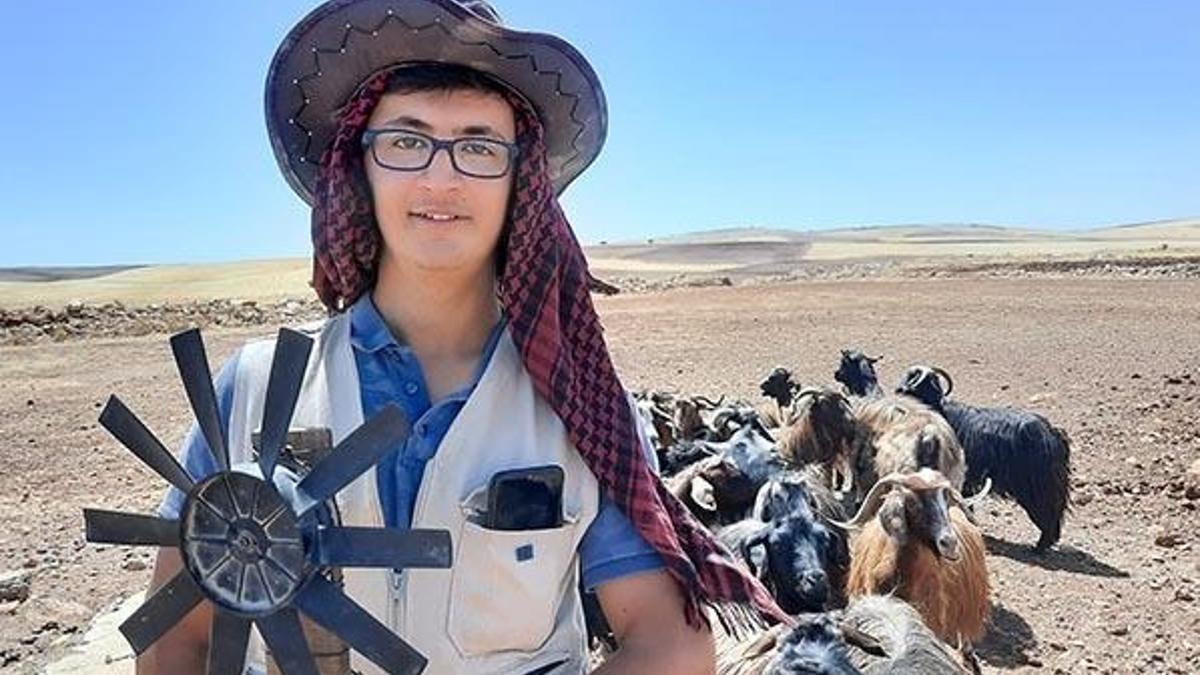 Çobanlık yapan lise öğrencisi atık malzemelerden enerji üretti
