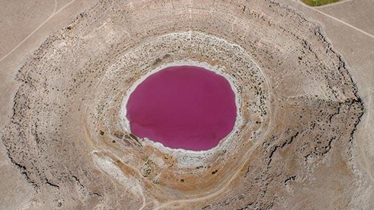 Meyil Obruk Gölü, pembeye büründü