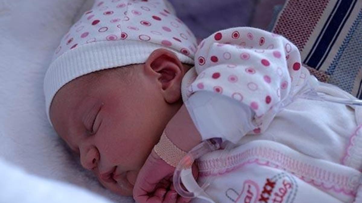 2 günlük bebeği, göbek bağını iple bağlayıp sokağa terk ettiler