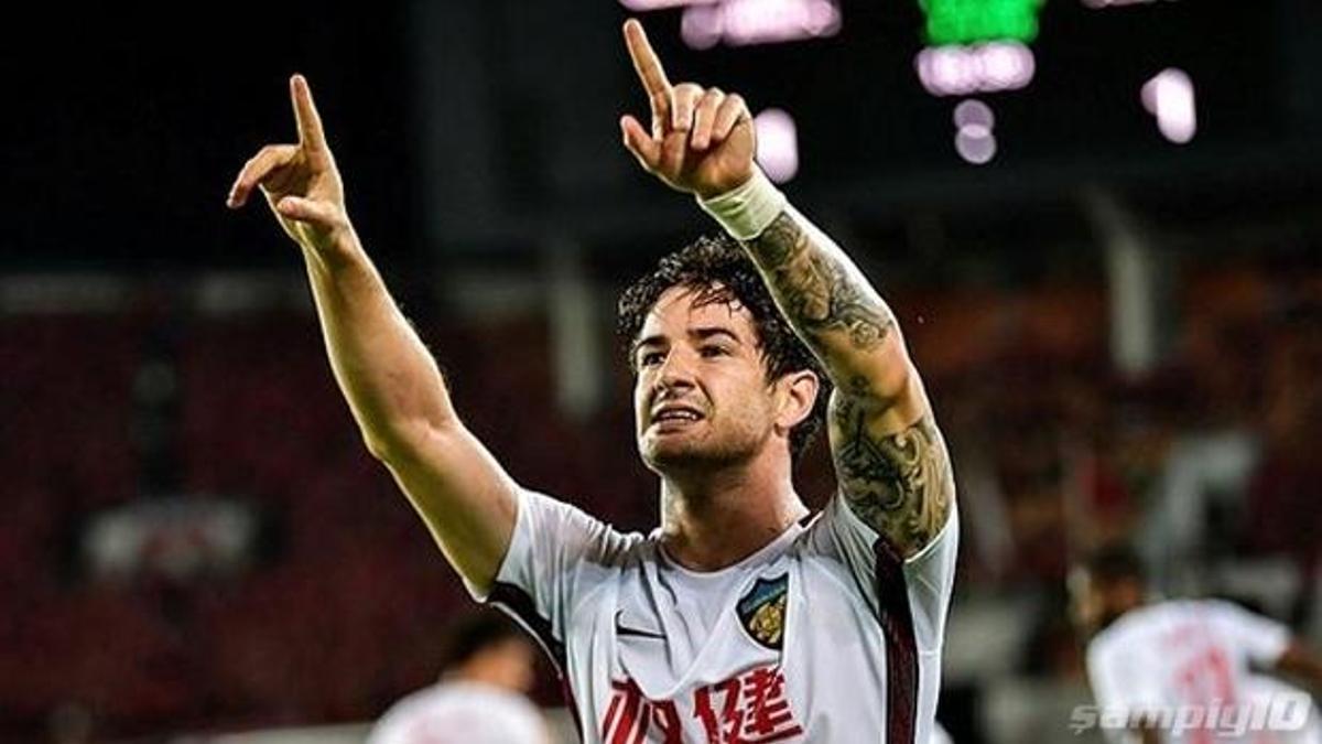 Süper Lig takımlarının transfer gözdesi Alexandre Pato, boşta kaldı!