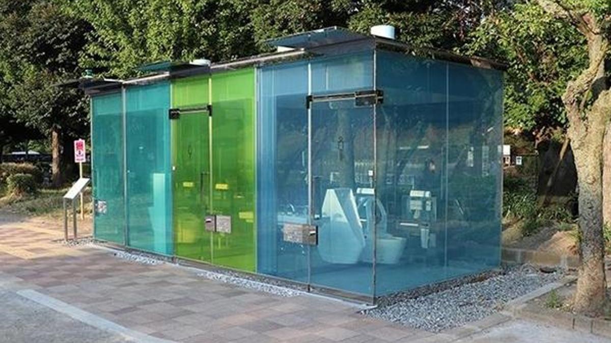 Tokyo'da saydam kabinli halka açık tuvalet!