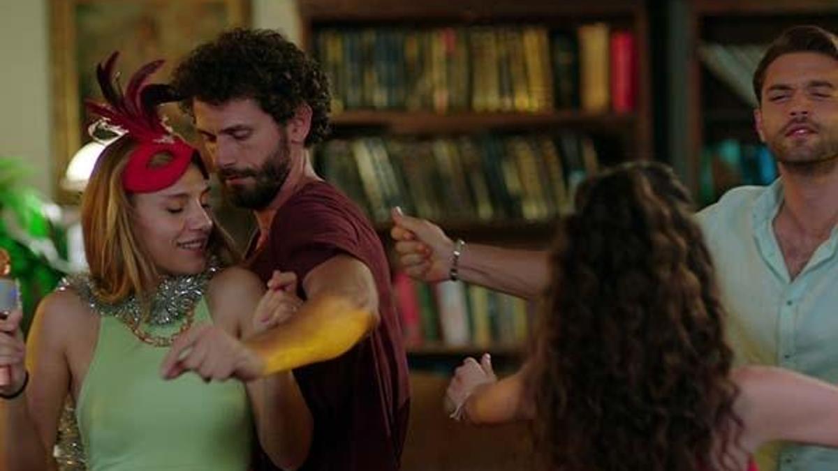 Çatı Katı Aşk'ta erik dalı rüzgarı