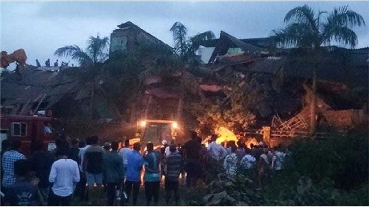 Hindistan'da bina çöktü: En az 90 kişi mahsur kaldı