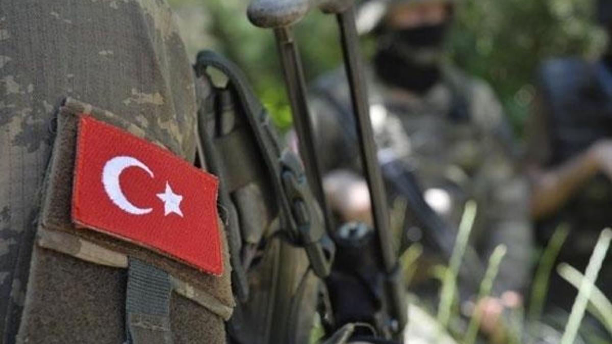 Şemdinli'de görev sırasında yüksekten düşen asker şehit oldu
