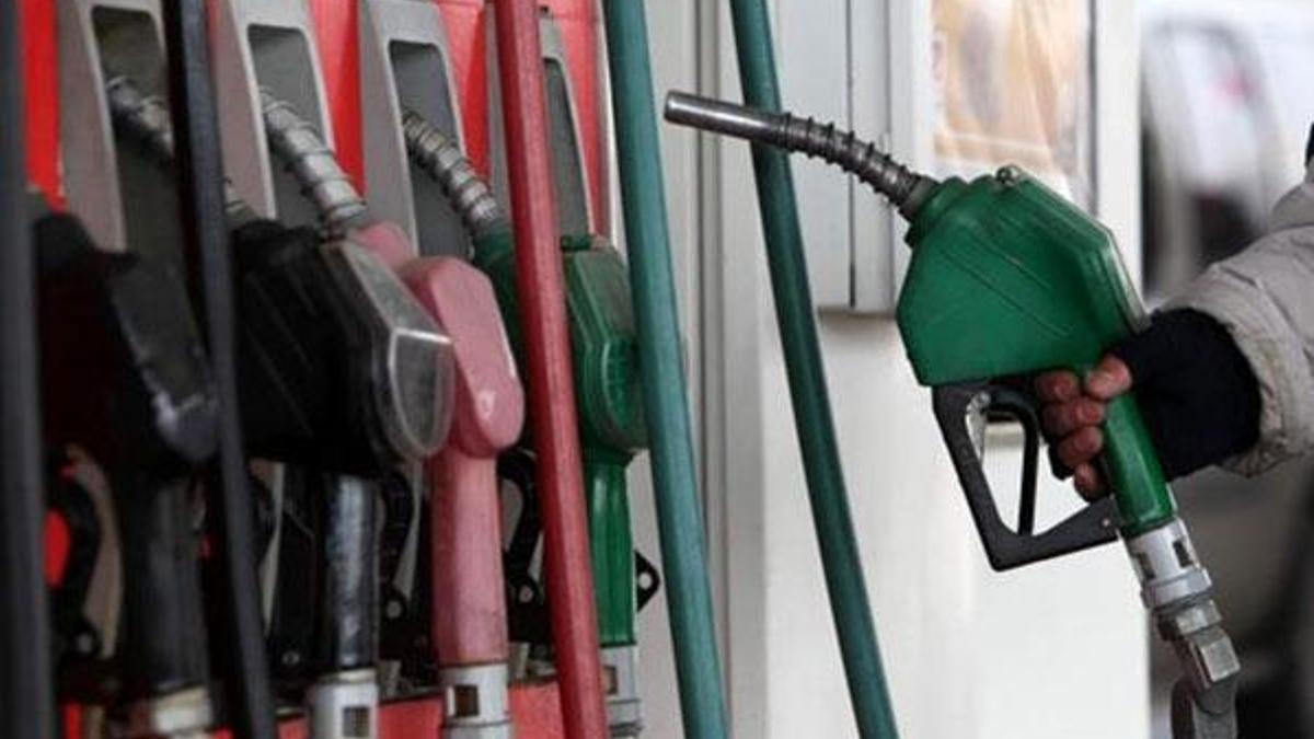Benzin fiyatına 21 kuruş zam geldi
