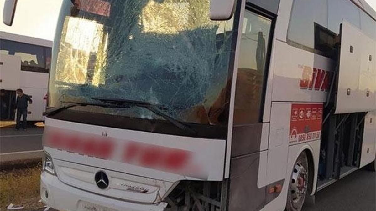 Kırıkkale'de askerleri taşıyan otobüs kaza yaptı