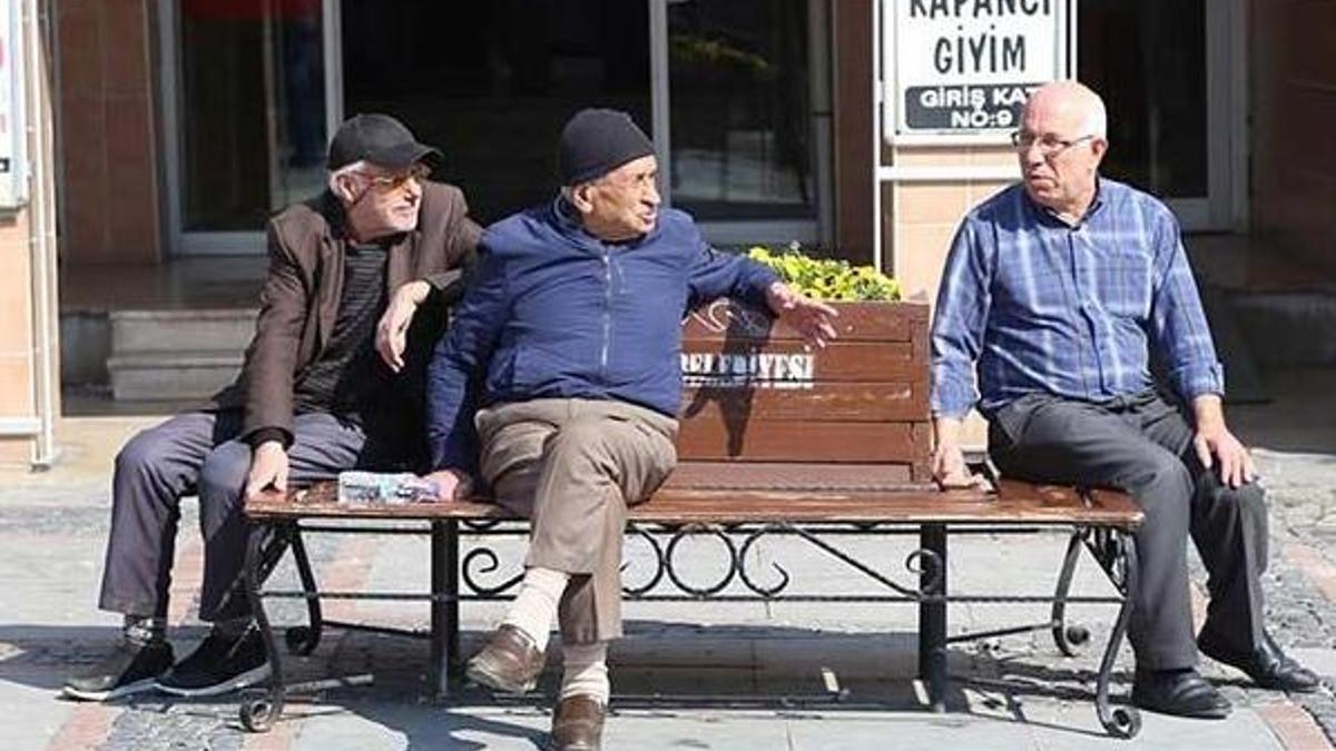 Çankırı'da 65 yaş üstü vatandaşlara, saat 11.00'den sonra pazar yasaklandı