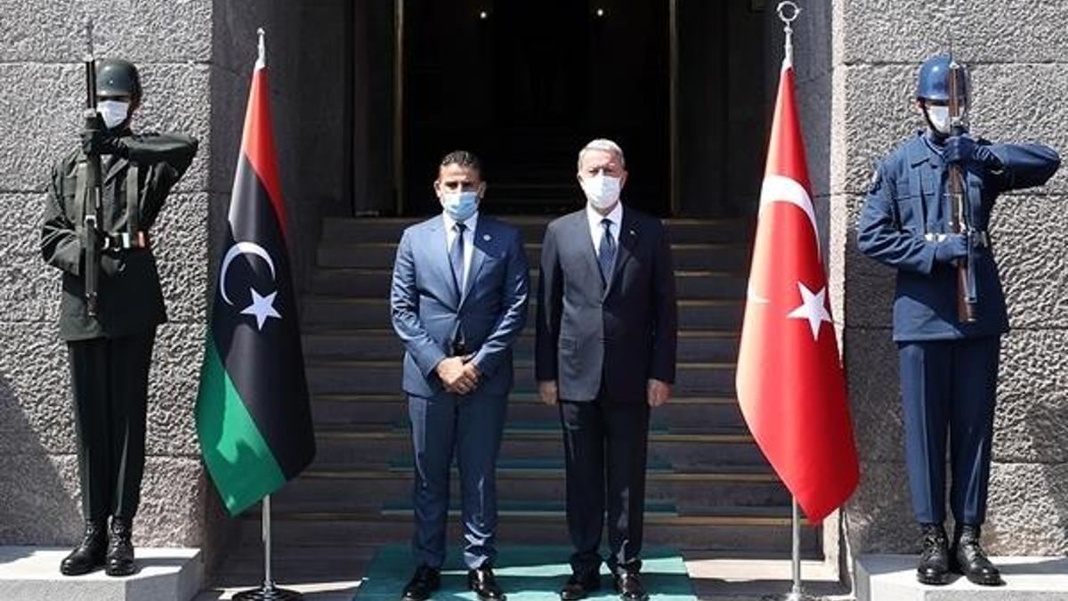 Bakan Akar, Libya Savunma Bakanı ile bir araya geldi
