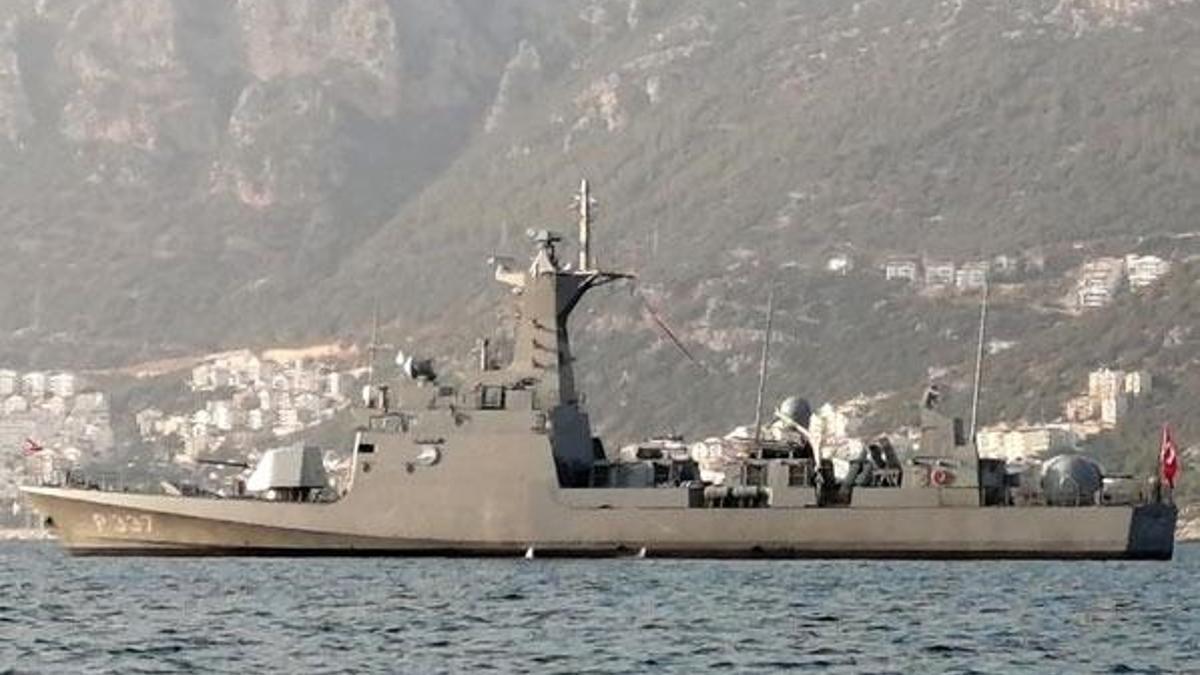 Türk fırkateyni, Meis Adası önünden geçti
