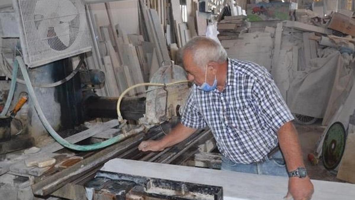 Corona virüse karşı ilginç mezar taşı! 'Bize iş çıkartmayın'